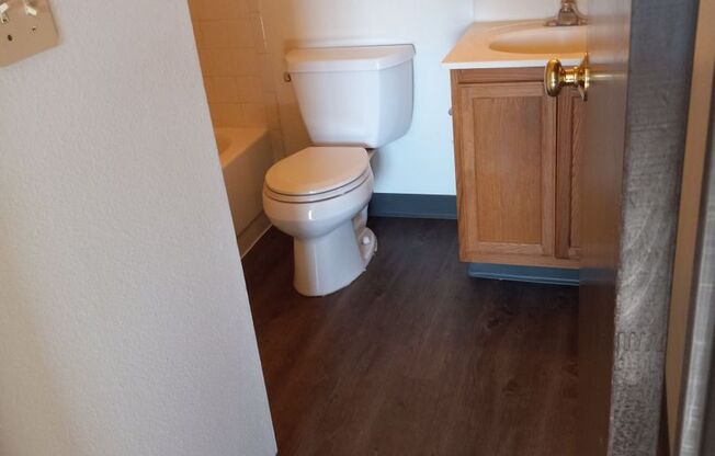 Studio, 1 bath, 300 sqft, $515, Unit 15-B