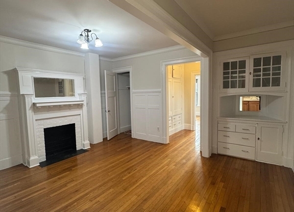 3 beds, 1 bath, 1,003 sqft, $4,700, Unit 13