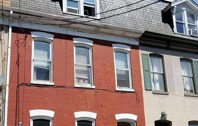 Available Now! Spacious 5 Bedroom Home Located in York City School District