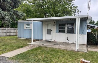 West side 2br with washer/dryer hookup!