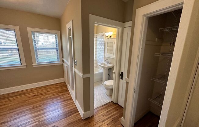 Studio, 1 bath, 445 sqft, $954, Unit 208