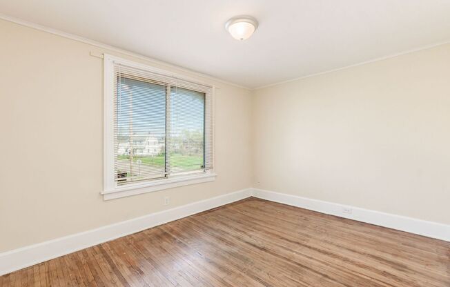 3 beds, 1 bath, 1,384 sqft, $1,195, Unit 1908 Cleveland Ave