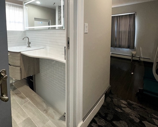 1 bed, 1 bath, 975 sqft, $2,200, Unit 1