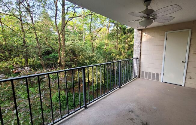 2 beds, 2 baths, $1,450, Unit Unit 405W