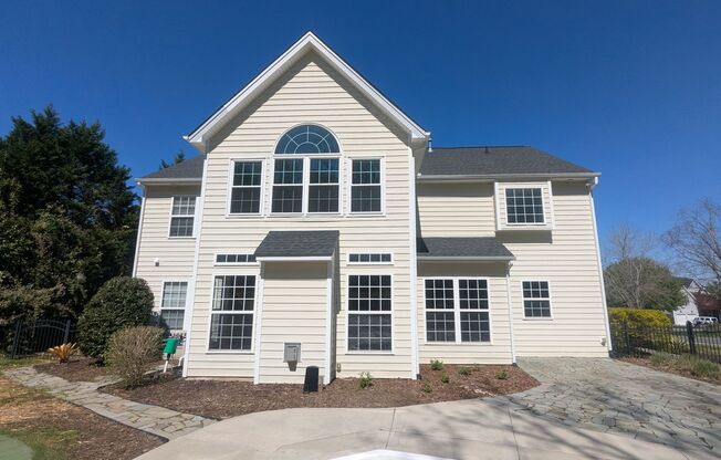 Harrisburg with Large Fenced-In Yard, Small Private Pool/Spa and Putting Green