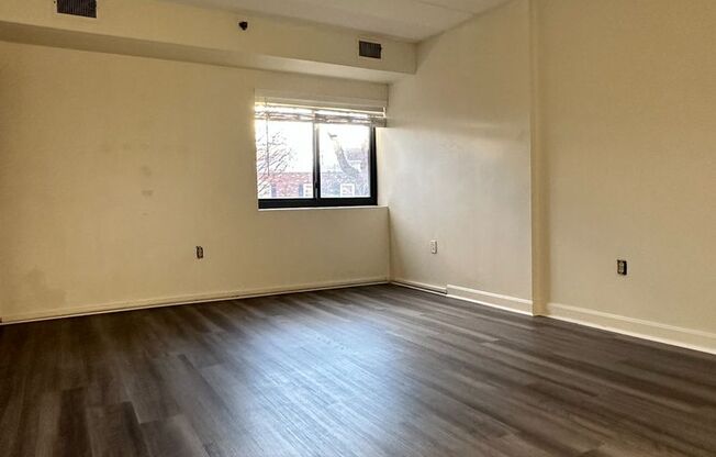 1 bed, 1 bath, 908 sqft, $3,000, Unit T103