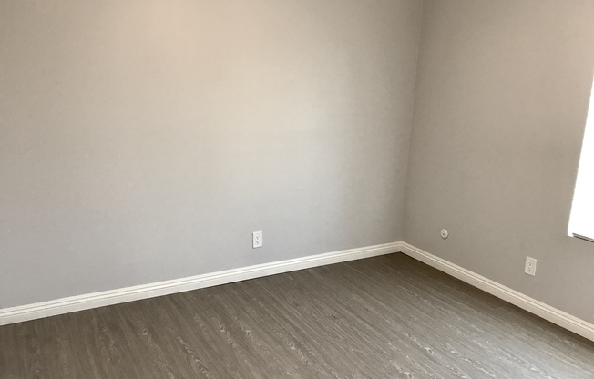 2 beds, 1 bath, $2,300, Unit 4