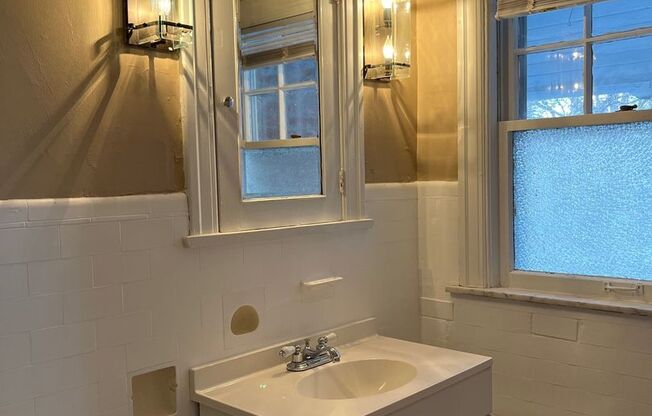 1 bed, 1.5 baths, 1,200 sqft, $1,100, Unit 2048-3