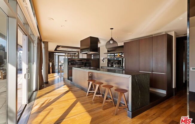 3 beds, 4 baths, 3,670 sqft, $15,000, Unit 2204