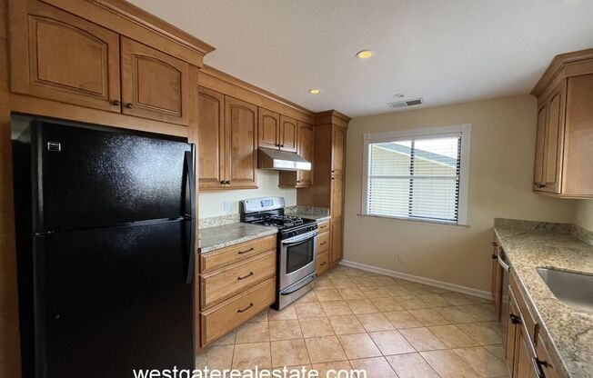 2 beds, 1 bath, $2,400