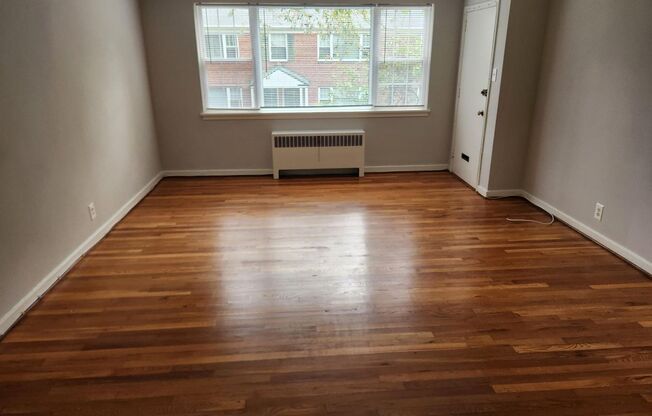 2 beds, 1 bath, 897 sqft, $2,305, Unit G-17