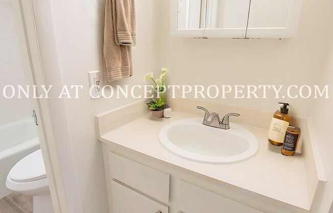 1 bed, 1 bath, 600 sqft, $949, Unit B8