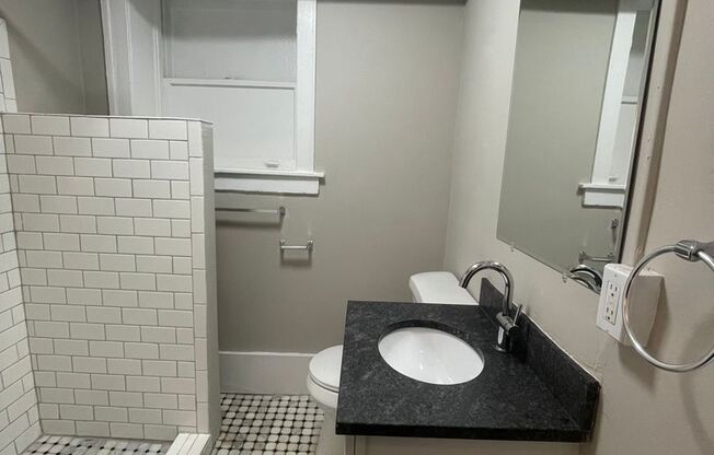 Studio, 1 bath, 470 sqft, $995, Unit B2