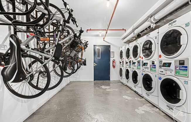 2 beds, 1 bath, $6,300, Unit 4B