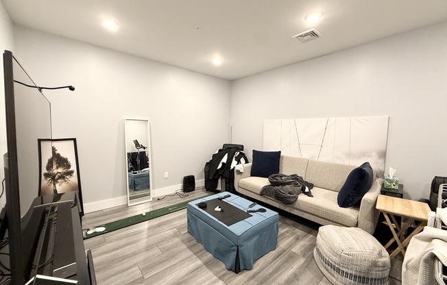 1 bed, 1 bath, 650 sqft, $3,400, Unit 606