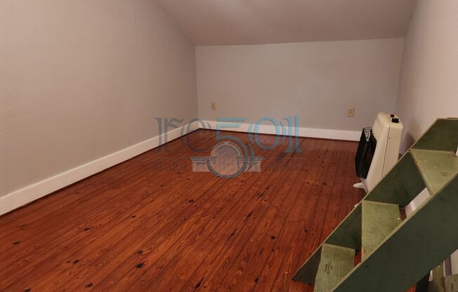 2 beds, 1 bath, $1,250