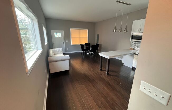 Beautiful 2 Bedroom Downtown!