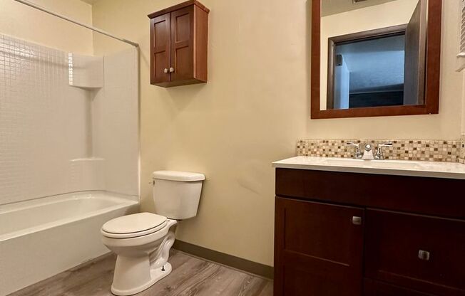 1 bed, 1 bath, $825, Unit 16