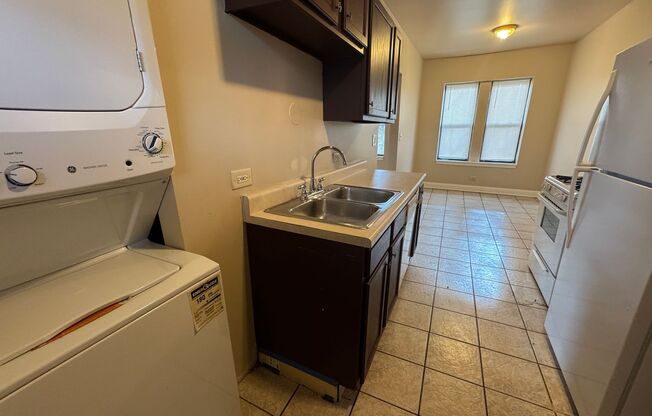 2 beds, 1 bath, $1,200, Unit 4844 #3