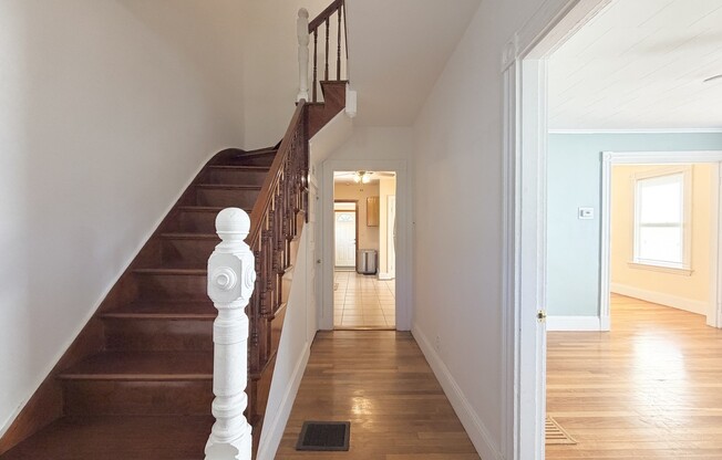 32 HARDING AVE
