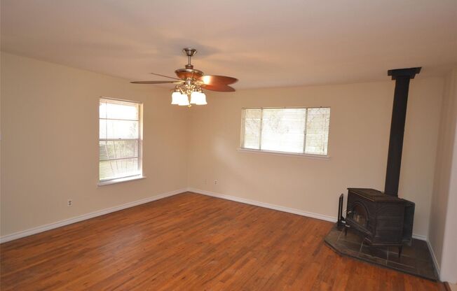 3 Bedroom farmhouse nestled on 3.9 acre in Cedar Park