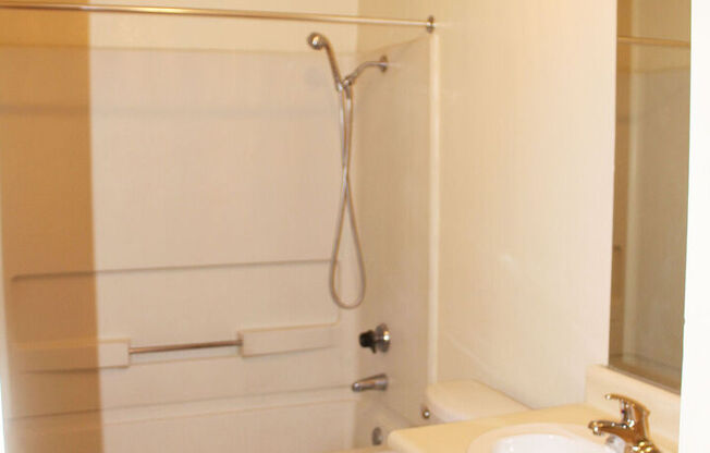 2 beds, 1 bath, 878 sqft, $1,695