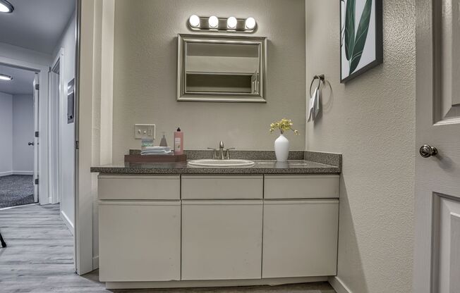 2 beds, 1 bath, 960 sqft, $1,525, Unit 7571-101