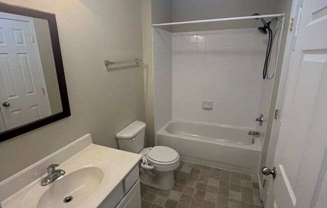 2 beds, 2 baths, 1,090 sqft, $1,775, Unit 201
