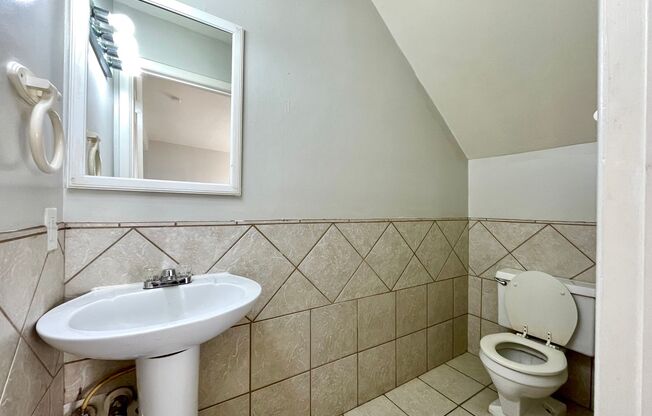 2 beds, 1.5 baths, 800 sqft, $995, Unit Unit 15