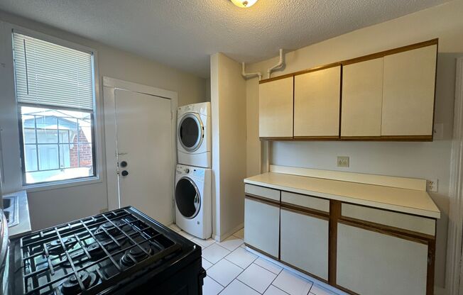 1 bed, 1 bath, $795, Unit Unit 1 - Room A