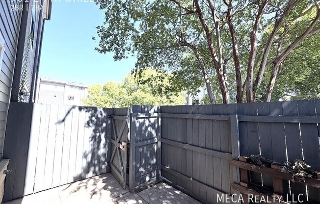 961 E 7 ST