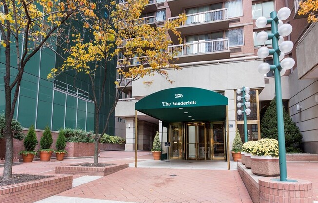 Studio, 1 bath, 400 sqft, $3,300, Unit 10J