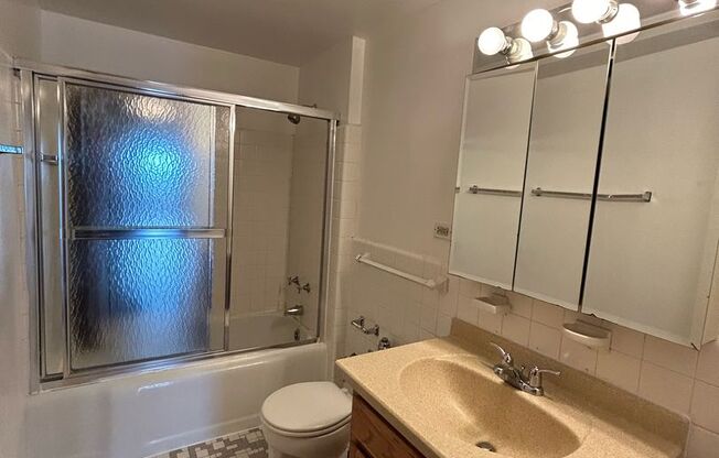 2 beds, 1 bath, 1,200 sqft, $2,800, Unit 418-0605