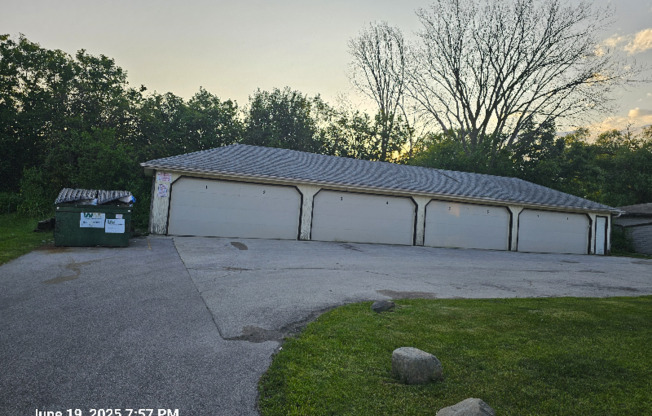 4231 N 104 ST