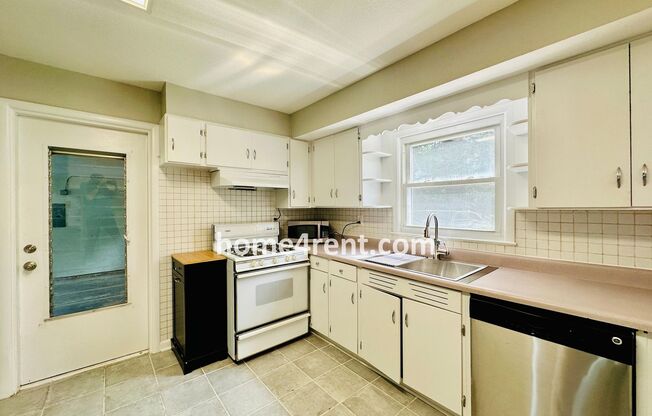 2 beds, 1.5 baths, $1,349