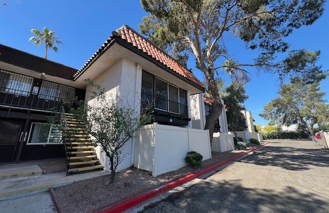 1390 VEGAS VLY DR