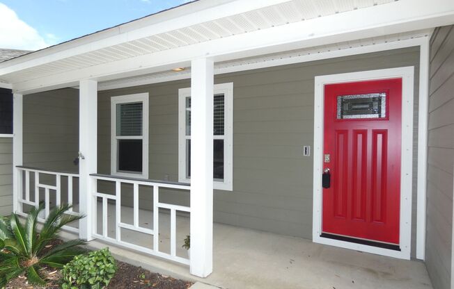 3-Bedroom Home in Navarre with Modern Finishes - Close to everything!