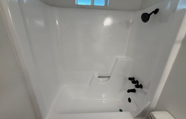 Studio, 1 bath, 404 sqft, $750, Unit Unit 7