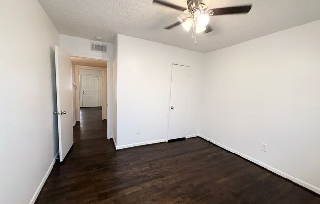 2 beds, 1 bath, $925, Unit SC553