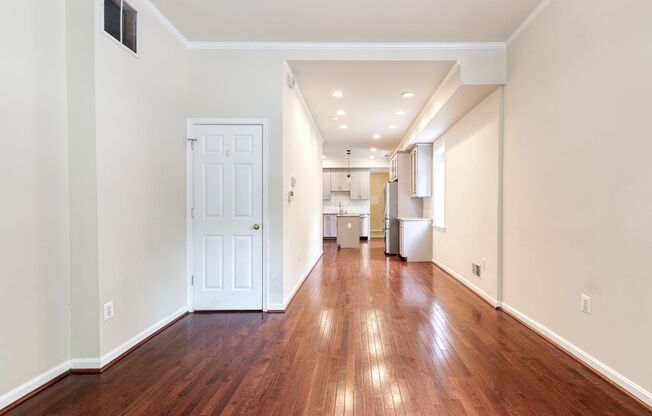Stylish End-of-Group 2 bd 2.5bth Home in Prime Federal Hill Location with Stunning Rooftop Views!