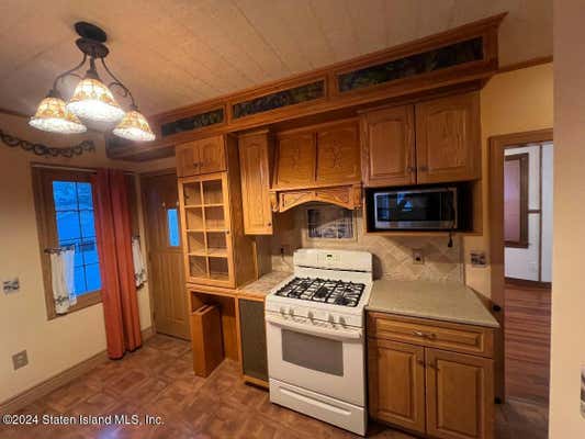 3 beds, 2 baths, 1,276 sqft, $3,600