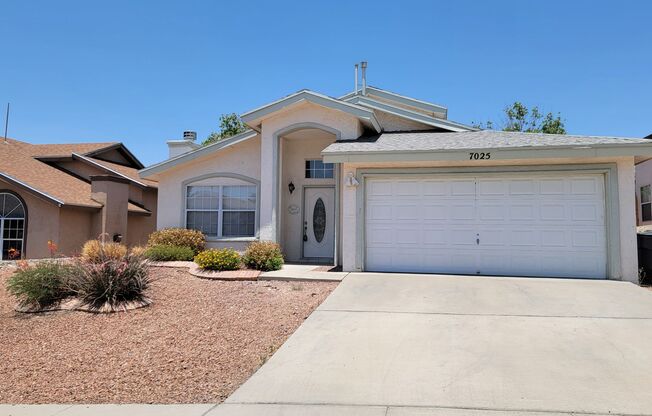 Lovely 3 bedroom 2 bath located in West El Paso!!