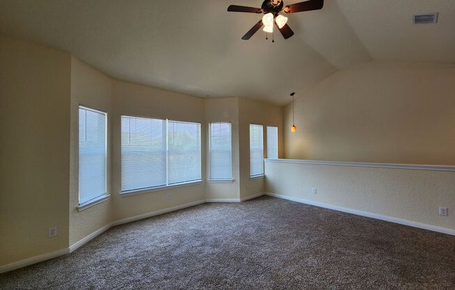 Large Deck off Living Room / Fridge Included /Located Between Gruene & Downtown New Braunfels /CISD