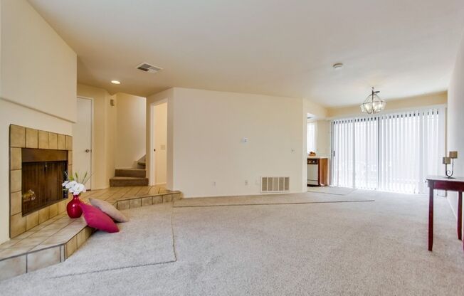 Spacious Townhome in University City for Rent!