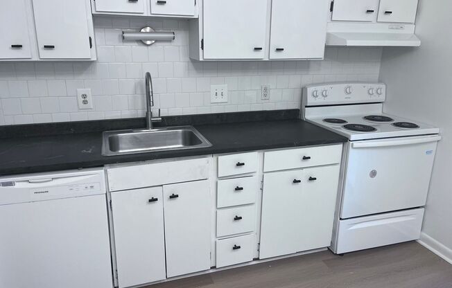 2 beds, 1.5 baths, 980 sqft, $1,755, Unit 2680 Gatewood Cir