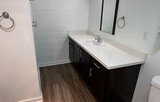 Studio, 1 bath, 484 sqft, $1,350, Unit 7