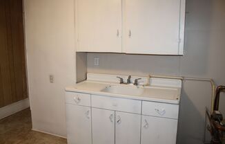 2 beds, 1 bath, $950, Unit 2nd Floor