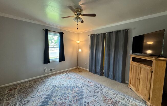 Charming 2 Bed 1.5 Bath Single Family Home With Spacious Yard In Manassas