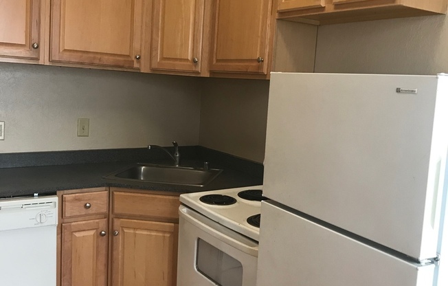 Studio, 1 bath, 650 sqft, $1,500, Unit 1314 18th St, Unit B