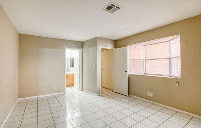 1 bed, 1 bath, $1,000, Unit #G